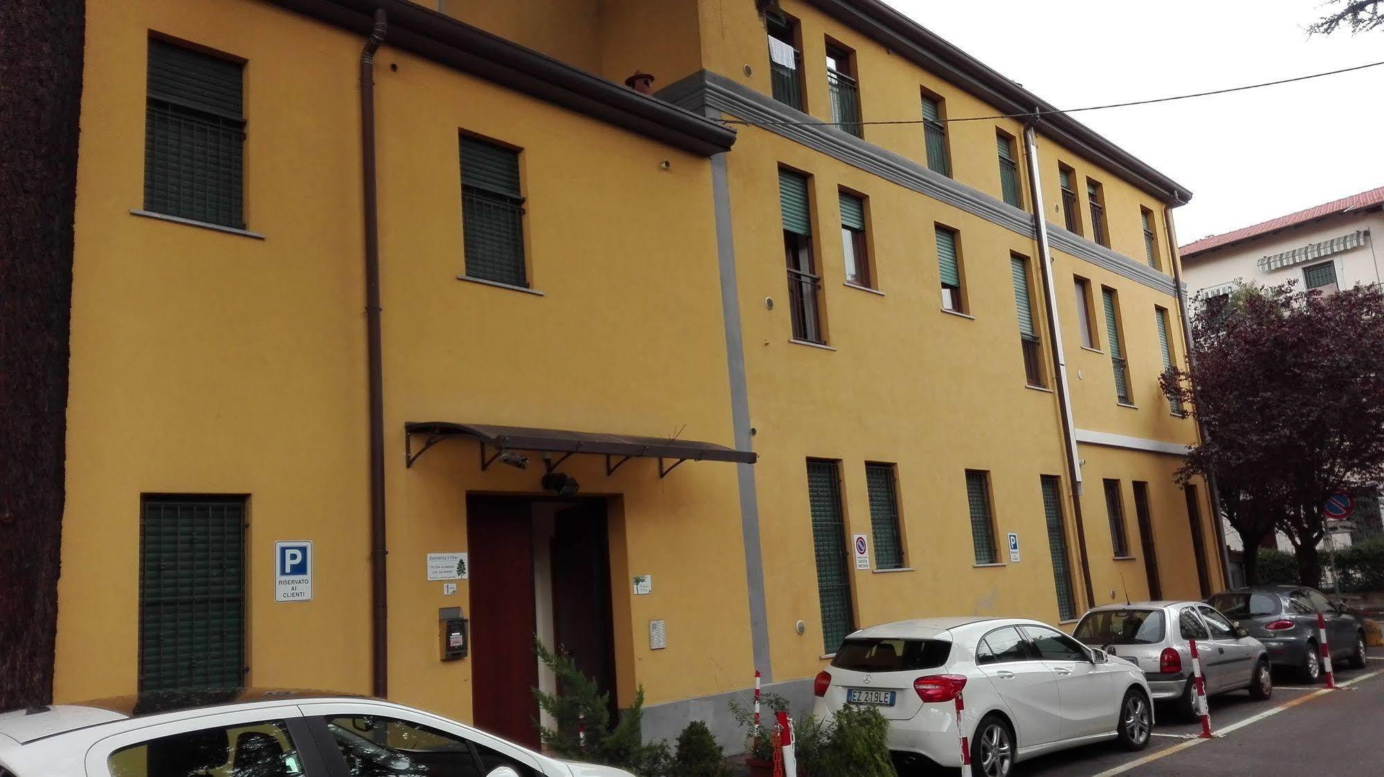 Residence Il Pino Saronno Exteriör bild